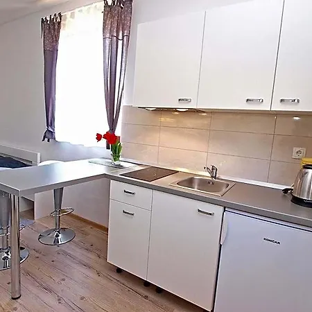 589 Hotel 4*